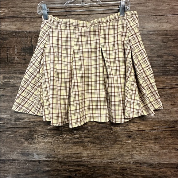 SO Tan Mini Skater Plaid Brown Skirt with Pleats - Picture 4 of 7